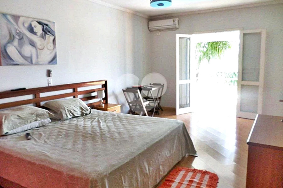 Casa à venda com 6 quartos, sendo 5 suítes,  no condomínio Conjunto Residencial Itaguaçu, São Paulo - SP
