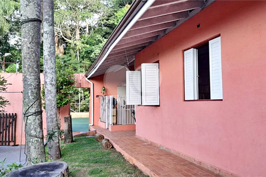 Casa à venda com 6 quartos, sendo 2 suítes, no condomínio Associação Reserva das Hortênsias, Mairiporã - SP