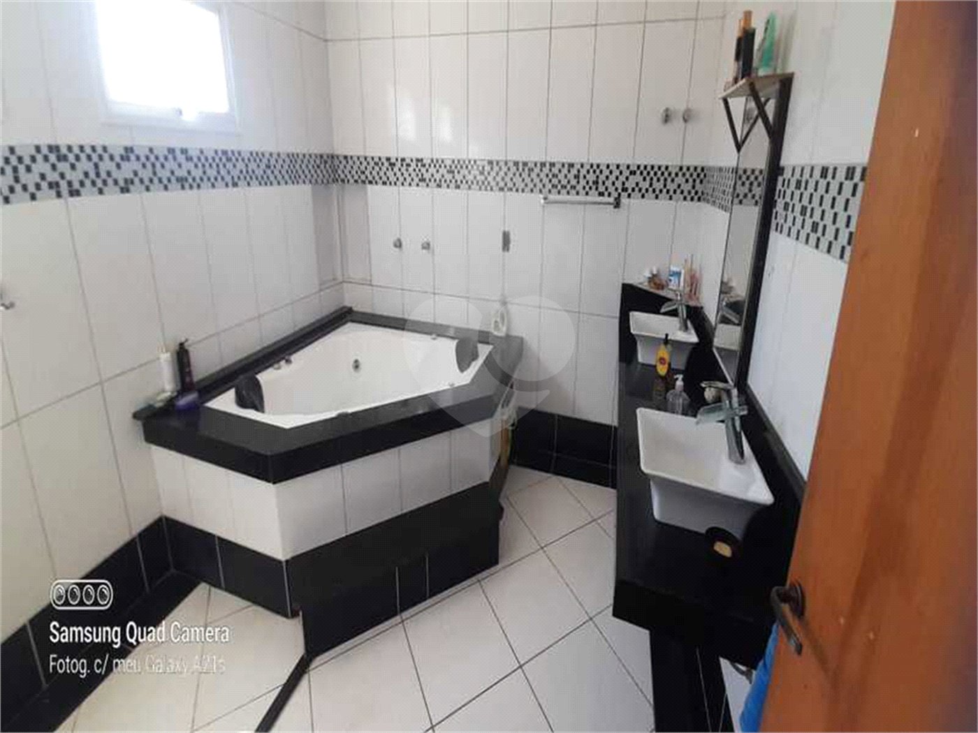 Casa à venda com 4 suítes no condomínio Residencial Vale das Laranjeiras, Indaiatuba - SP