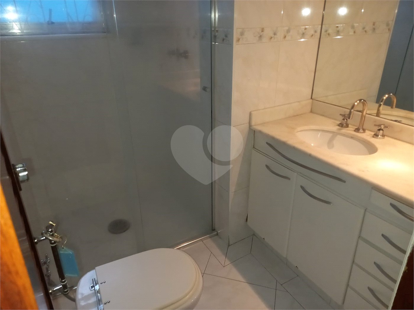 Sobrado à venda com 4 quartos, sendo 2 suítes, em Vila Hamburguesa, São Paulo, SP