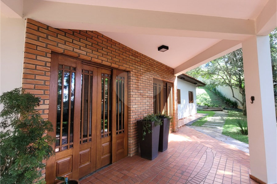 Casa à venda com 4 quartos, sendo 2 suítes, no condomínio Alpes da Cantareira, Mairiporã - SP