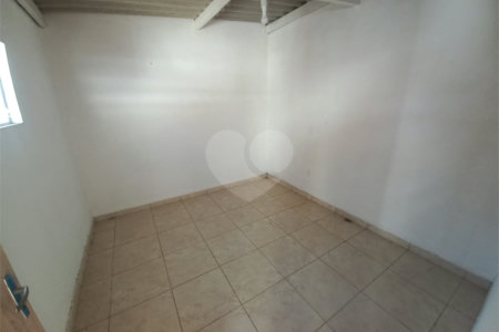Casa térrea com 2 dormitórios.