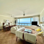 Apartamento Residencial à venda, Pitangueiras, Guarujá - AP0768.