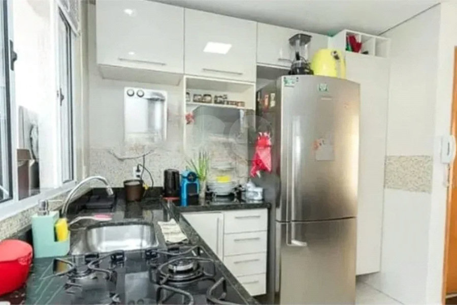 Casa à venda com 3 quartos, sendo 2 suítes, no condomínio Residencial Erika, São Paulo - SP