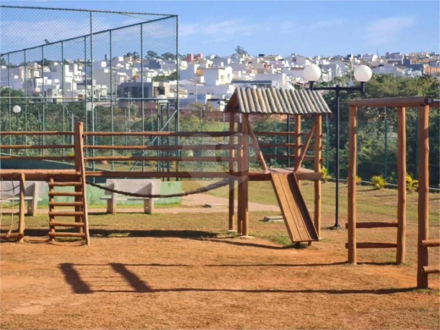 Casa à venda com 3 quartos, sendo 1 suíte, no condomínio Horto Florestal Villagio, Sorocaba - SP
