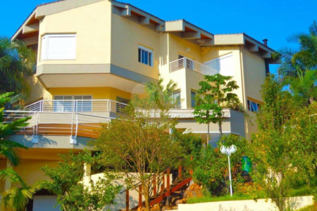Casa à venda com 5 suítes em Jardim Leonor, São Paulo, SP