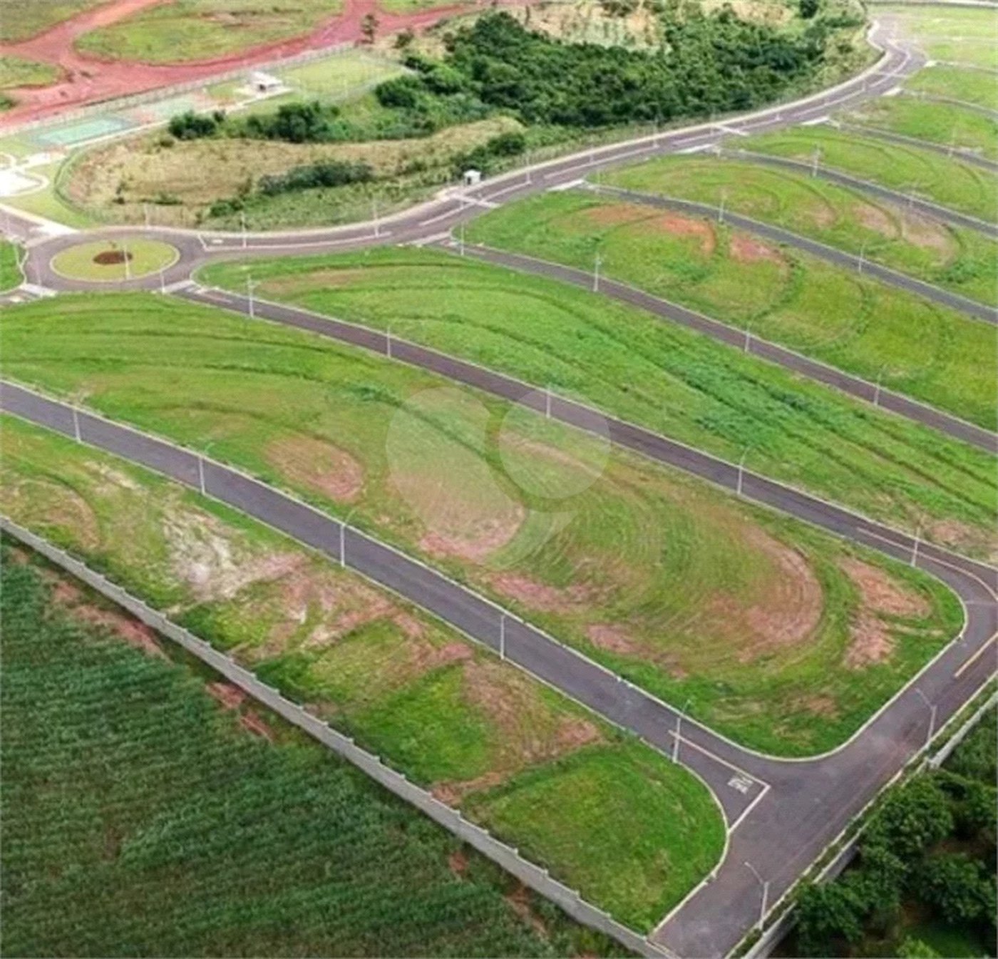 Terreno a venda com 300 metros quadrados no Condomínio Soleil