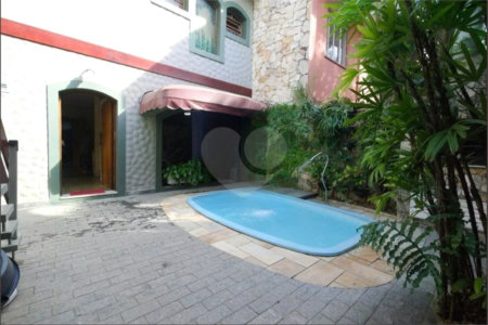 Sobrado a venda na Vila Mariana de 300m² 2 suítes 3 dormitórios 5 vagas