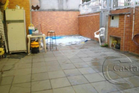 Casa térrea com salas comerciais em anexo à venda na região da Moóca
