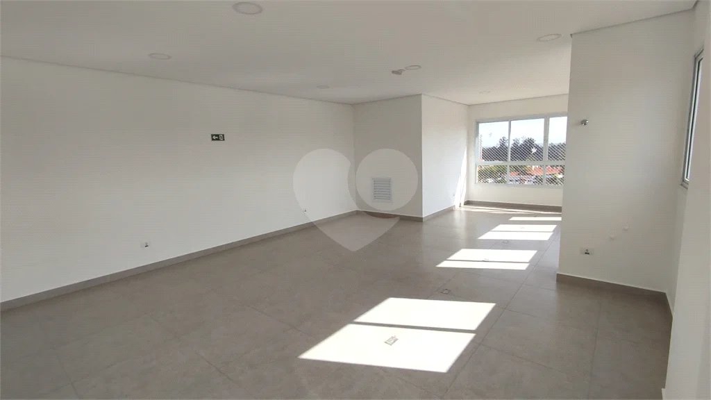 Vende-se apartamento no Edifício Residencial Flor do Ipê