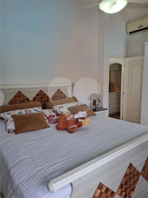 Casa Ampla com 5 Dormitórios, Piscina e Lazer Completo em Terreno de 1.260 m²