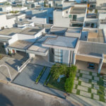 Indaiatuba - SP - Condominio Dona Lucilla - Valor R$2.295.000,00 - 3 suítes + escritório + lavabo - Terreno: 300m2 - Construção: 188m2 - Diferenciais - Móveis planejados no escritório, sala de TV, lavabo, cozinha, área gourmet, lavanderia, banheiros e closet - Ar condicionado em todos os ambie
