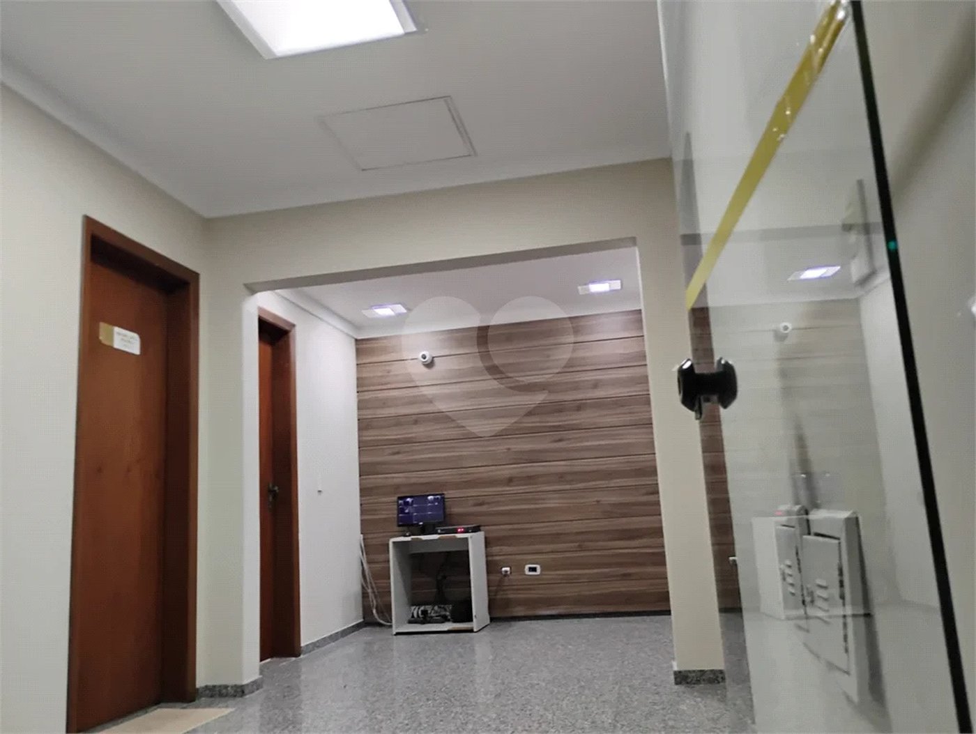 Aluga-se sala comercial na Vila Santa Catarina