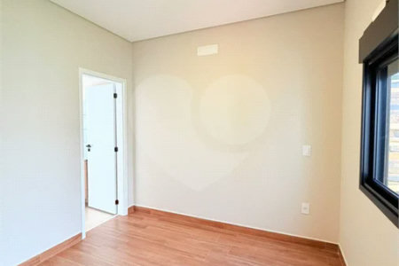 Casa térrea com 3 suítes no Condomínio Residencial Viena em Indaiatuba-SP - Acabamento de alto padrão - R$ 1.690.000,00 - AT 250 m² - AC 158 m² - 3 suítes,, sendo 1 suíte master com closet - Sala para dois ambientes (estar e jantar) - Cozinha planejada com ilha cooktop, forno elétrico e micro-ondas,