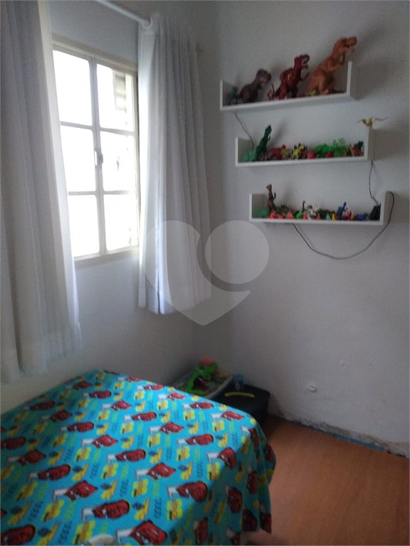 Casa Térrea com 3 dormitórios.