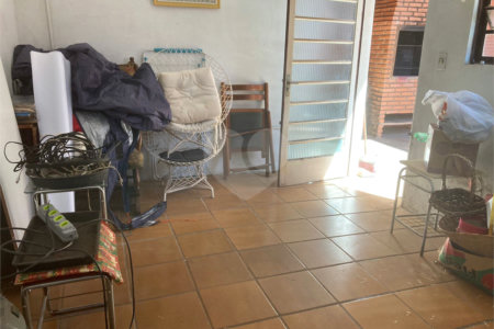 Vende-se excelente casa próxima ao Centro