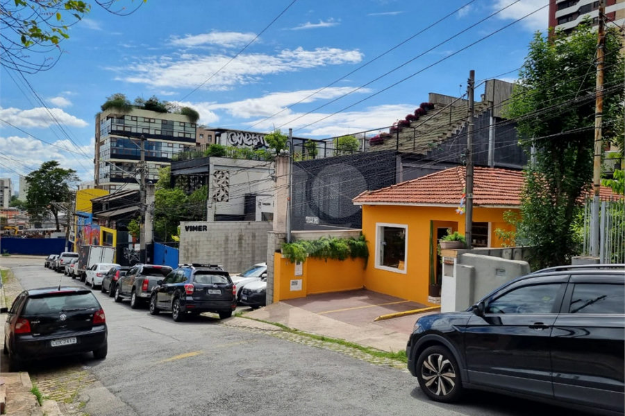Casa na Vila Madalena com 240 metros quadrados de terreno