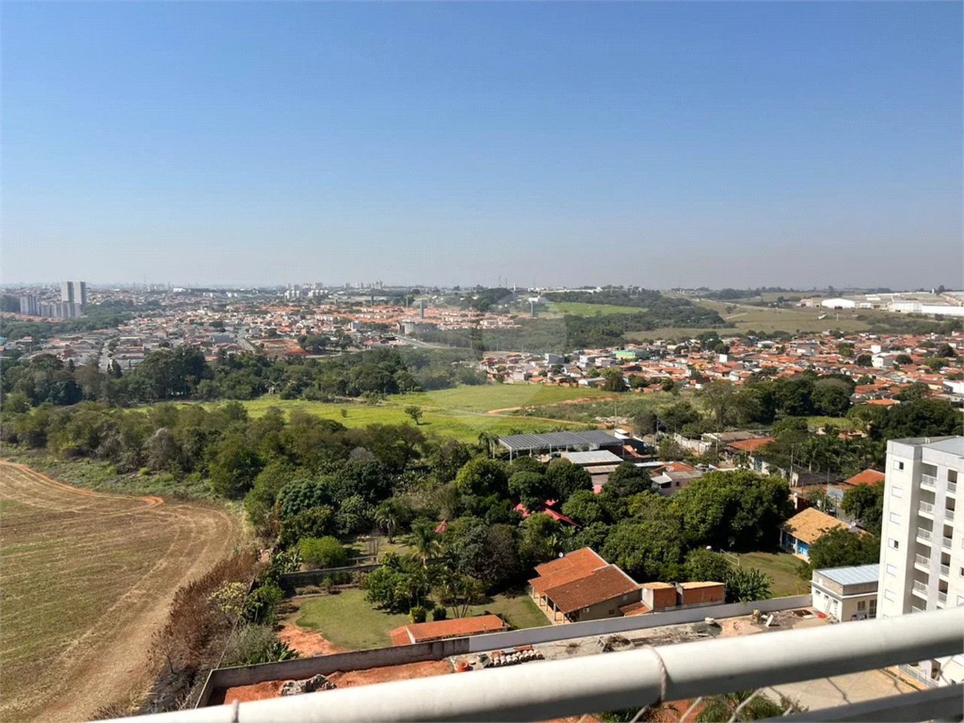 Apartamento à venda com 2 dormitórios e 1 suíte no 13 andar!