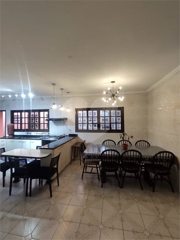 Casa com 300m² , 4 dormitórios , sendo 2 suítes , 5 vagas , à venda no bairro Curuçá , em Santo André.