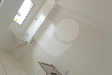Apartamento no Condomínio Flor de Liz.