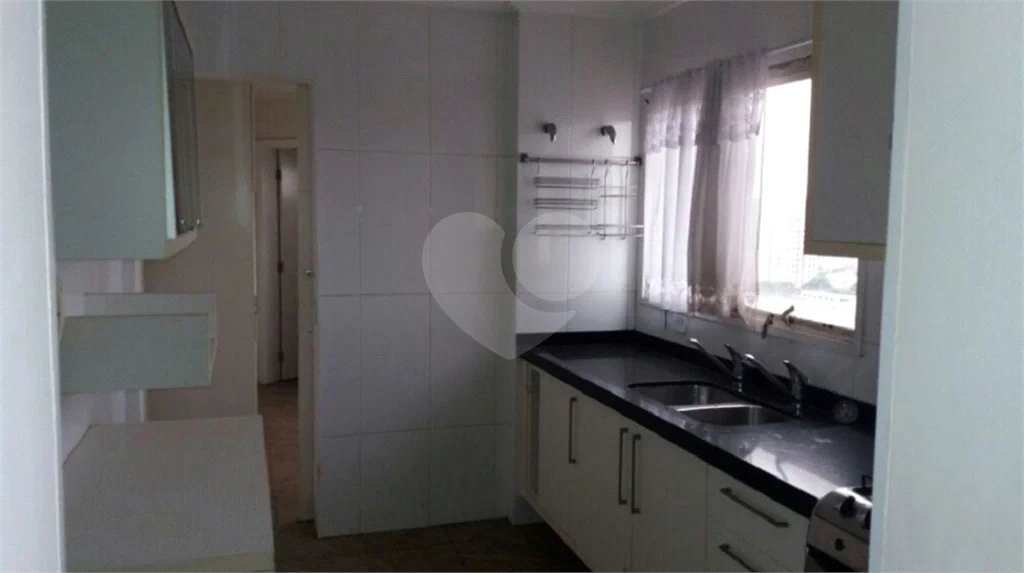 Cobertura duplex à venda na Mooca de 277m² com 3 dormitórios, 1 suíte e 3 vagas.