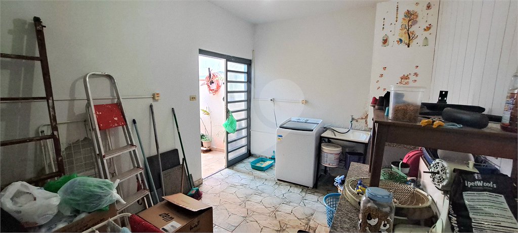 Casa no Jardim Medeiros ampla com 3 dormitórios bem distribuída