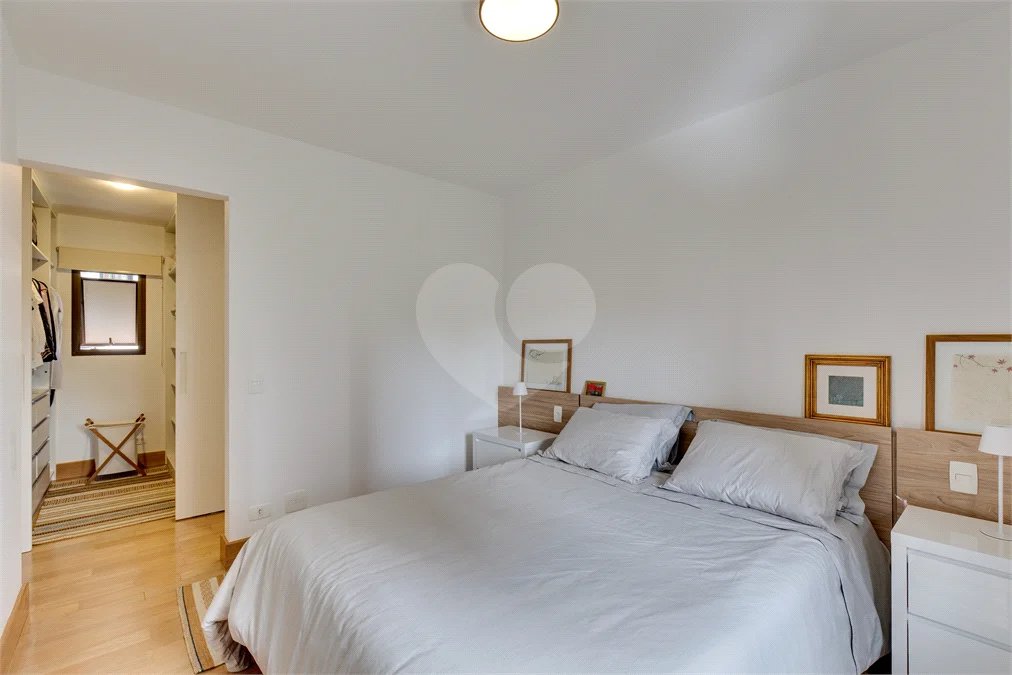 Apartamento à venda com 2 quartos, sendo 1 suíte,  em Campo Belo, São Paulo, SP
