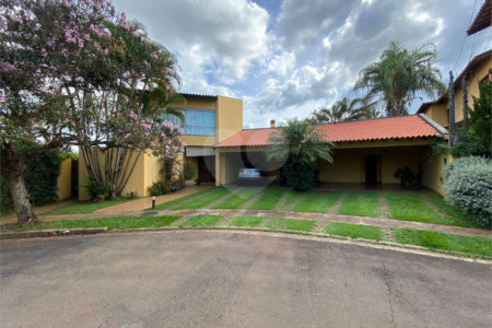 Casa térrea no Condomínio Parque Faber I