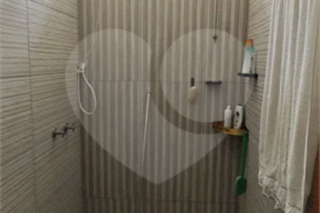 Casa Nova (Apenas 2 Anos) com Suíte: Conforto, Segurança e Localização Privilegiada!