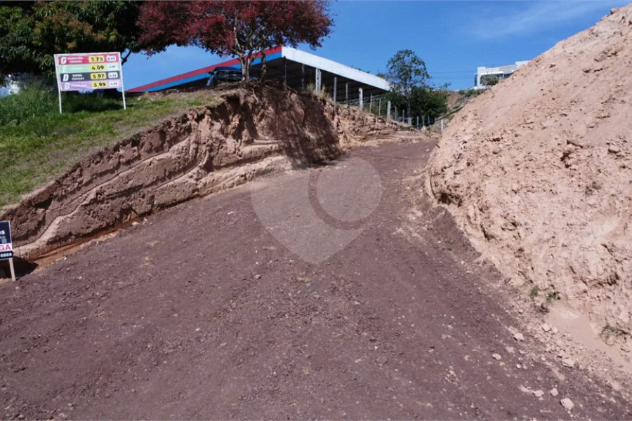 Terreno Amplo com 6.265m² e Acesso por Dois Níveis – Ótima Localização!
