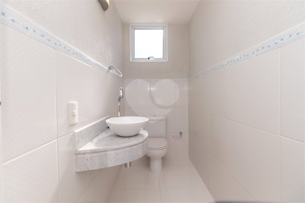 Casa à venda com 4 quartos, sendo 2 suítes, no condomínio Stephanie, São Paulo - SP