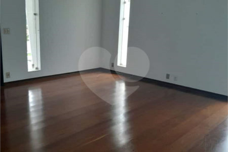 Linda casa para venda / Locação em bairro nobre