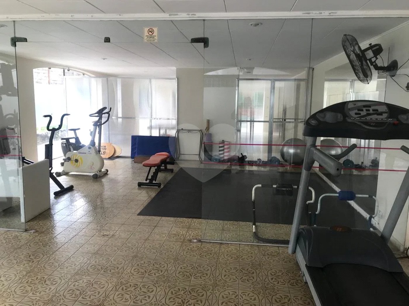 Espaço e Segurança no Bom Retiro: Apartamento de 100 m² com Infraestrutura Completa