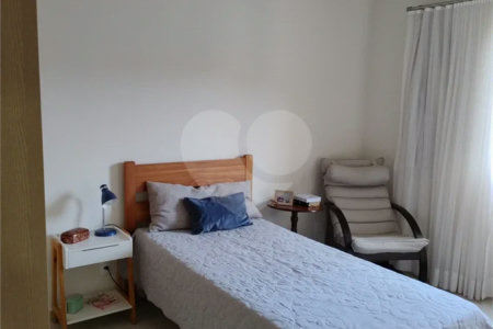 Apartamento em Atibaia com 2 dormitórios (1 suíte), 2 vagas de garagem, elevador, salão de festas, excelente localização