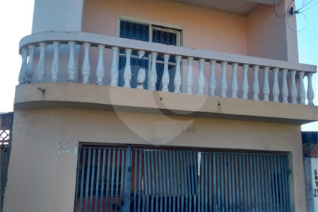 Sobrado no Cidade Aracy .