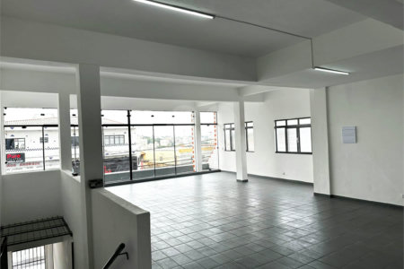 Galpão com 250m² , 4 vagas , para locação em Itaquera.