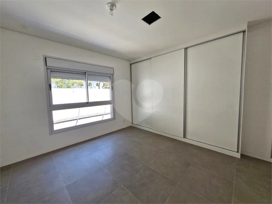 Casa à venda ou para alugar com 3 suítes no condomínio Jardim Flora, São Paulo - SP