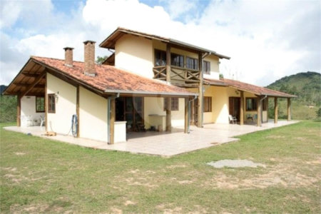 Sítio à Venda Natividade da Serra c/ 2.291,56m² Area Const. e 271.000,00m² Área Total