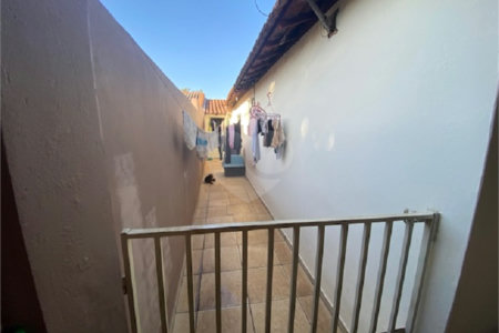 Casa térrea de 3 dormitórios