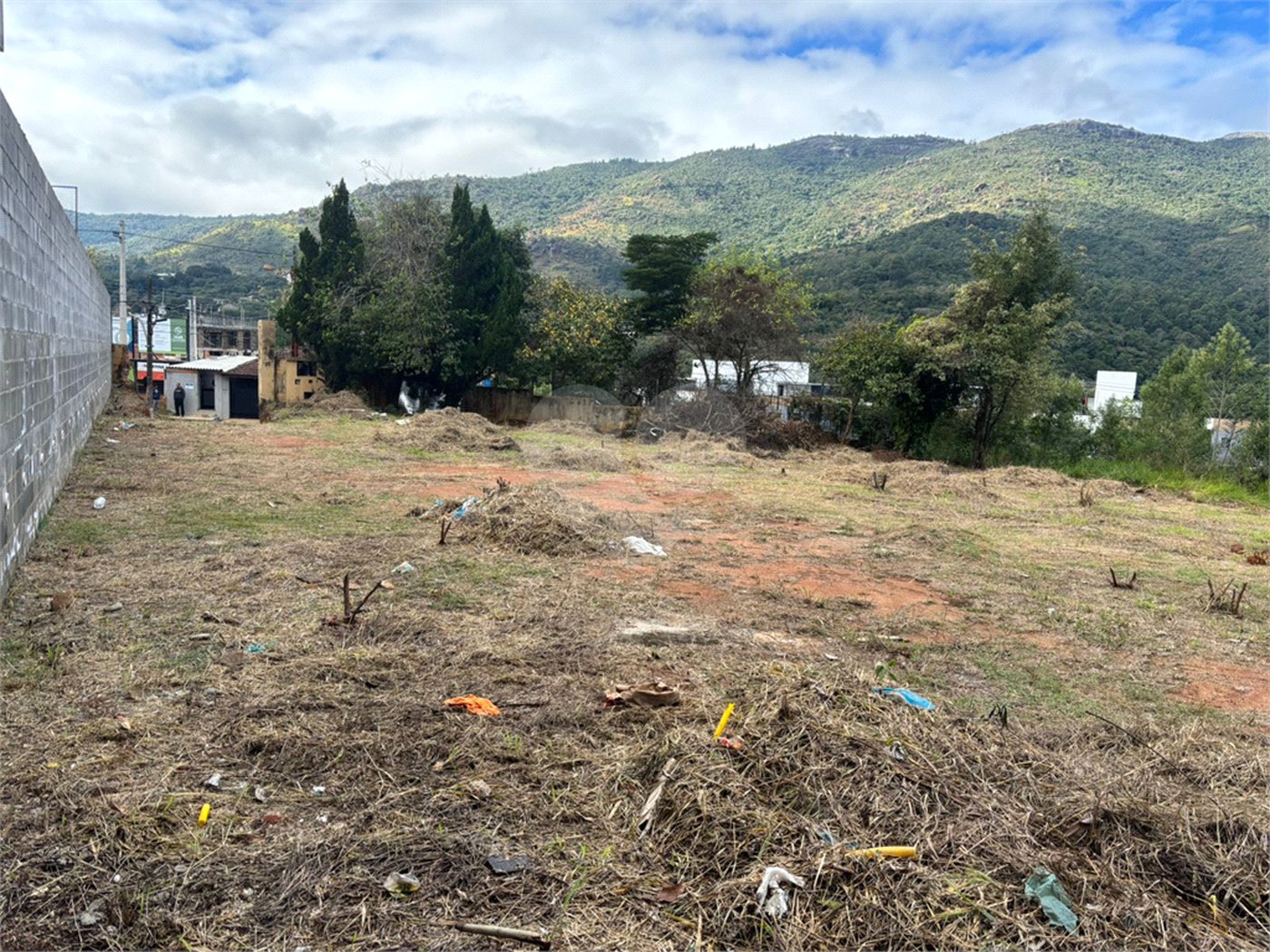 Excelente terreno com 493,65 metros quadrados com vista para a pedra grande em Atibaia sp.