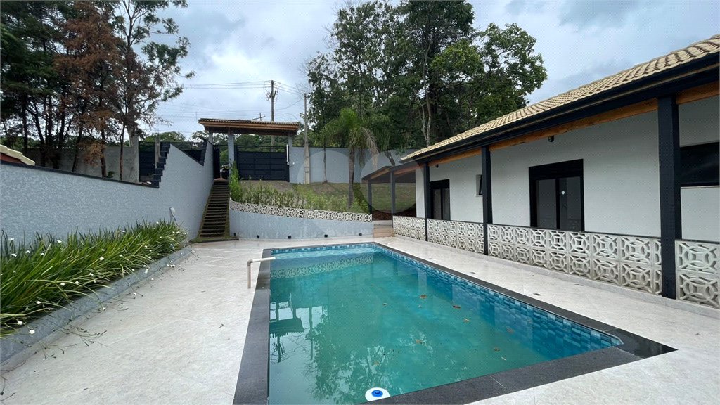 Casa térrea encantadora - Terreno 544m² (17 x 32m), com 198m² no Bairro Estância Brasil - Atibaia