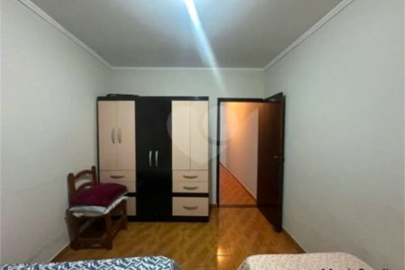 Casa com 200m² , 5 dormitórios , sendo 1 suíte , 3 vagas de garagem , à venda em Guarulhos.