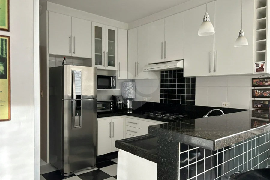 Apartamento amplo com 02 dormitórios, 01 suíte