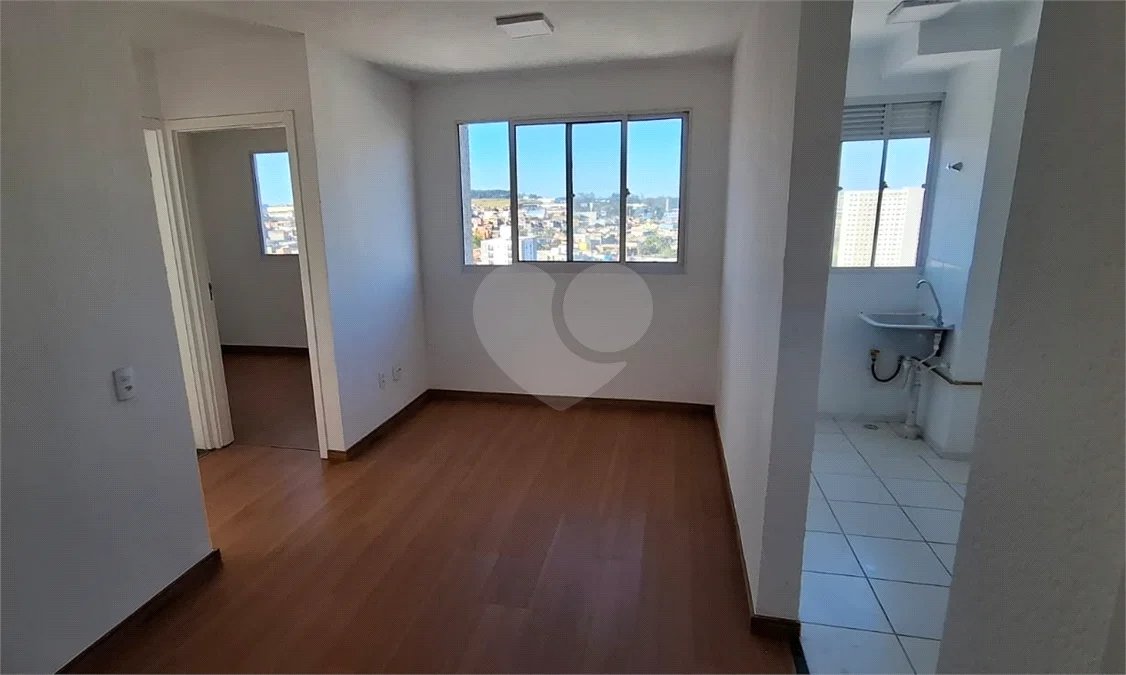 Apartamento de 42m² à venda na Vila Nova Bonsucesso, em Guarulhos, com 2 dormitórios e 1 vaga de garagem.