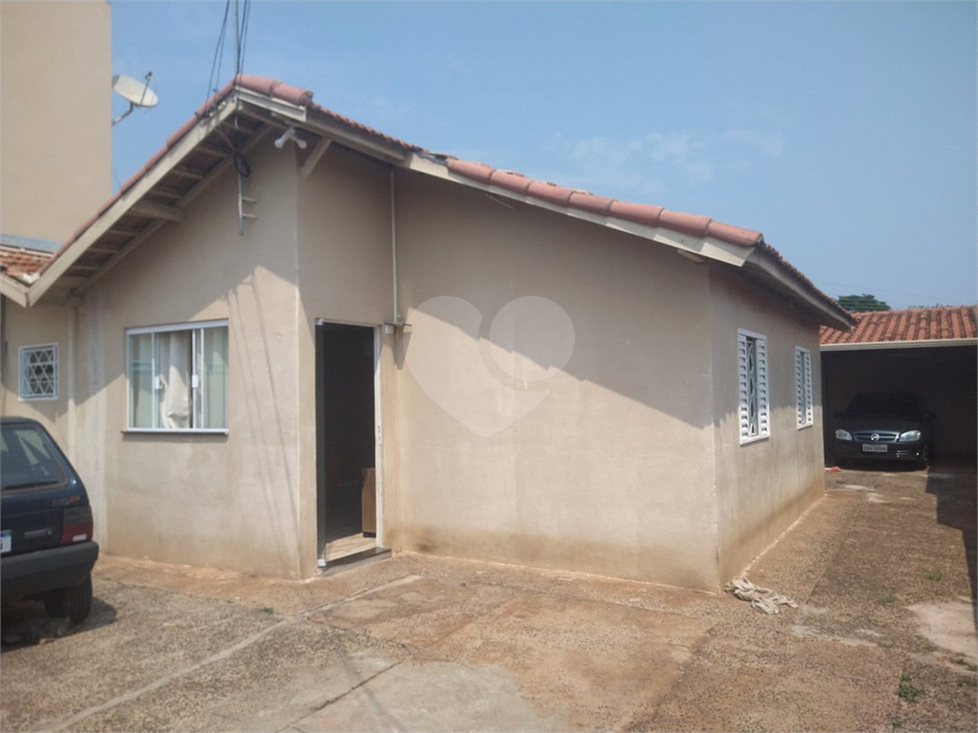 Casa Térrea com 2 dormitórios.