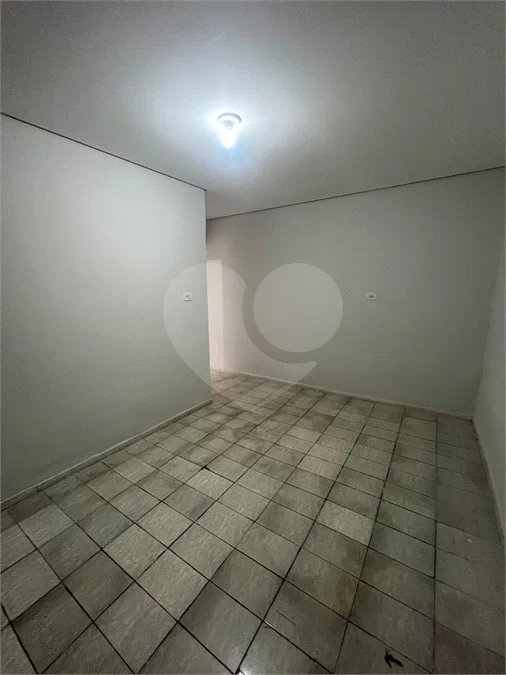 Casa de fundos para locação Jardim Juscelino Kubitschek