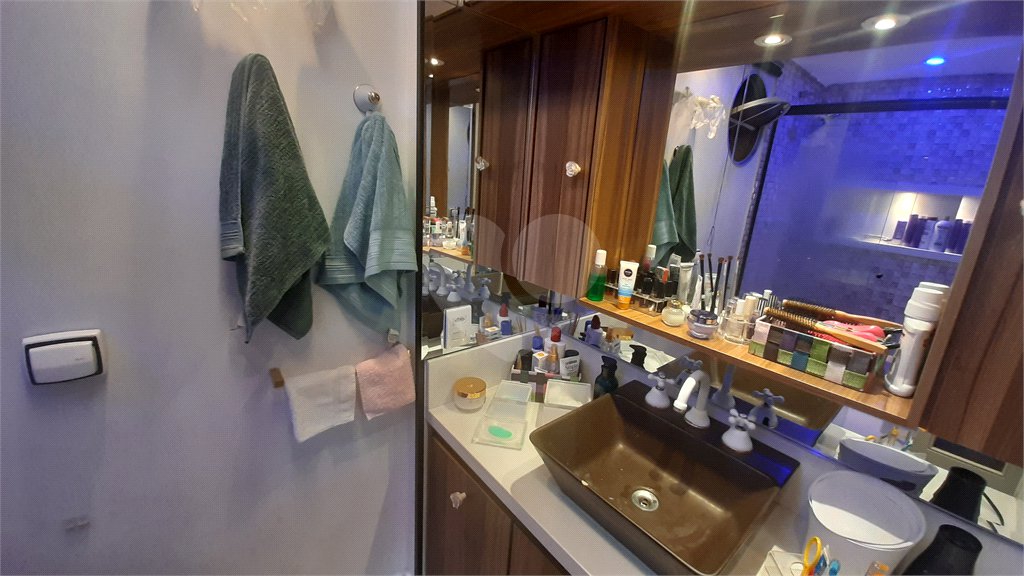 Apartamento a venda em Perdizes, 3 dormitórios, sendo 2 suítes e 2 vagas de garagem