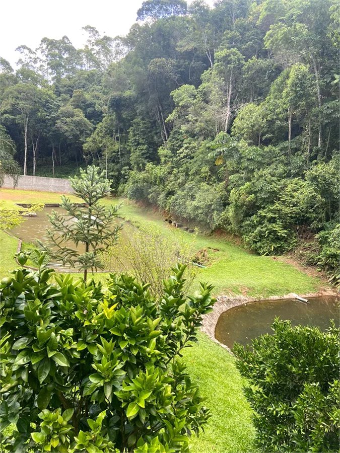 Vende-se chácara com lago Nazare Paulista com 3.000 m²