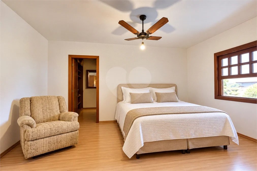 Casa à venda com 3 quartos, sendo 2 suítes,  em Interlagos, São Paulo, SP