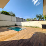 Indaiatuba - Condomínio Milano - Sobrado - 350 m² de terreno - 240 m² de área construída - 4 vagas de garagem, sendo 2 cobertas - Salas de estar e jantar integradas - 3 suítes com closet e varanda no pavimento superior - Escritório no térreo - Espaço gourmet com churrasqueira - Banheiro externo